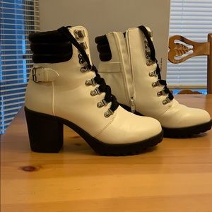 Winter heel boots